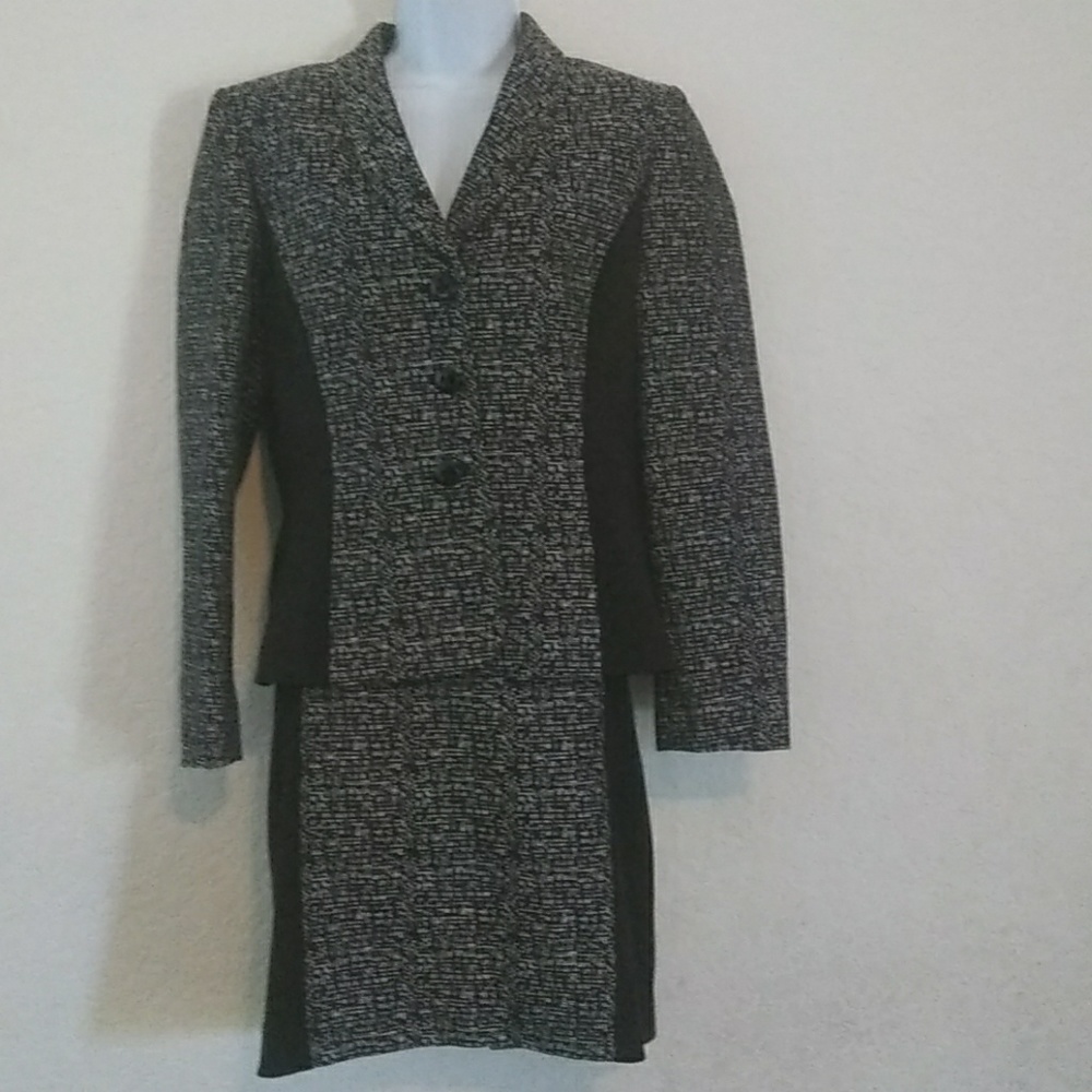 Tahari black and white jacket suit size 10